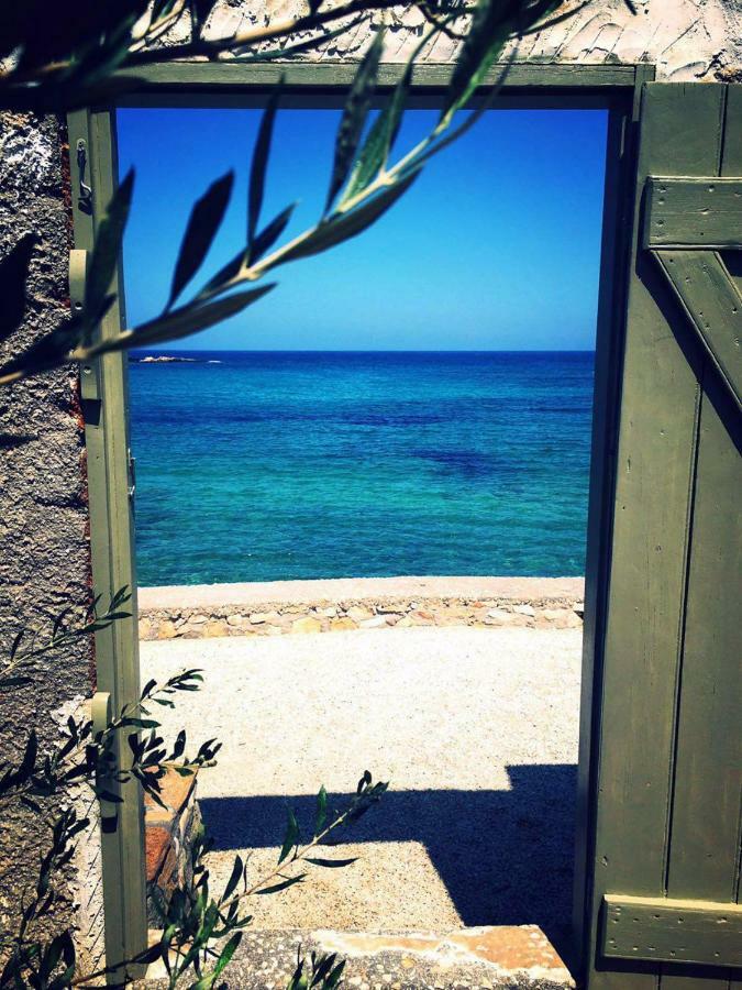 فيلا Nesaea Seafront House Parasporos المظهر الخارجي الصورة